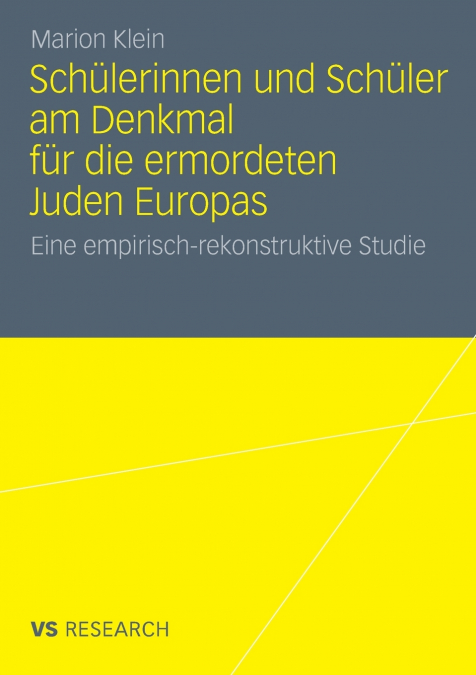 Schülerinnen und Schüler am Denkmal für die ermordeten Juden Europas