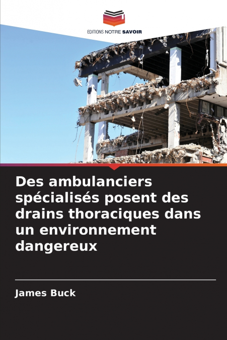 Des ambulanciers spécialisés posent des drains thoraciques dans un environnement dangereux